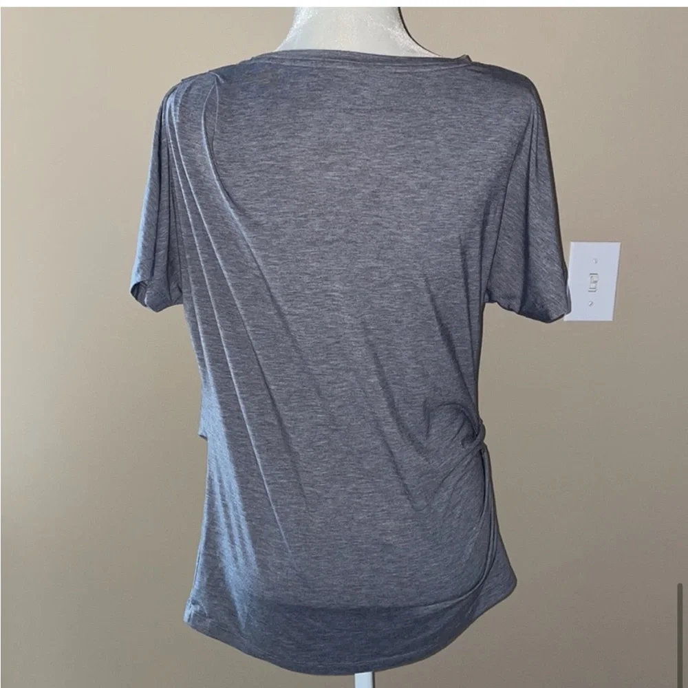 ♥️ ATHLETA Essence Tee Medium Soft Shirt Runched Sides Flattering Grey NWTS-$54 - Picture 8 of 8